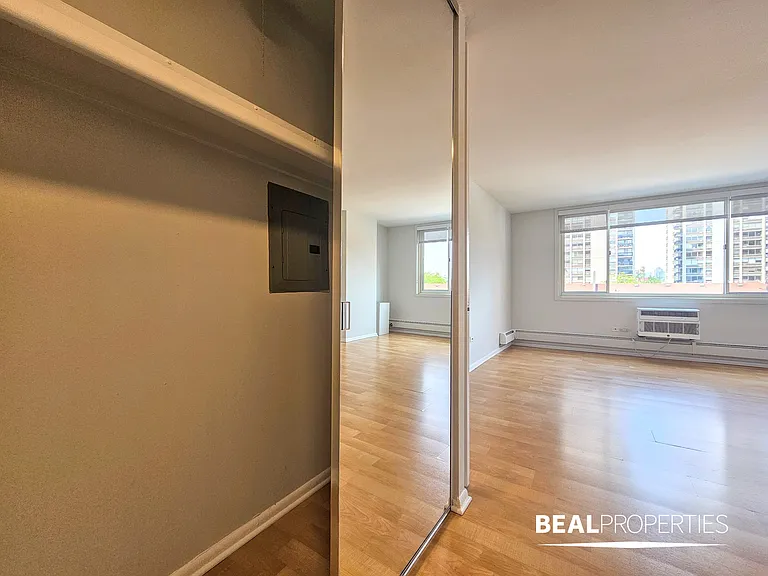 1344 N Dearborn — Photo 16