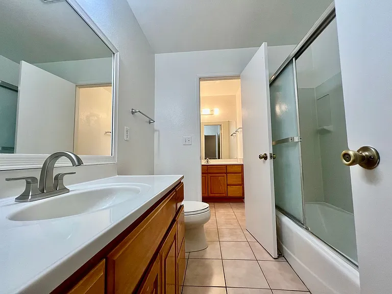 975 Owsley Ave — Photo 13