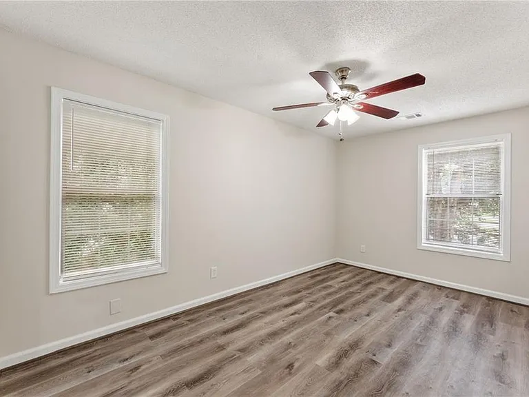 5000 Saxony Ct — Photo 13