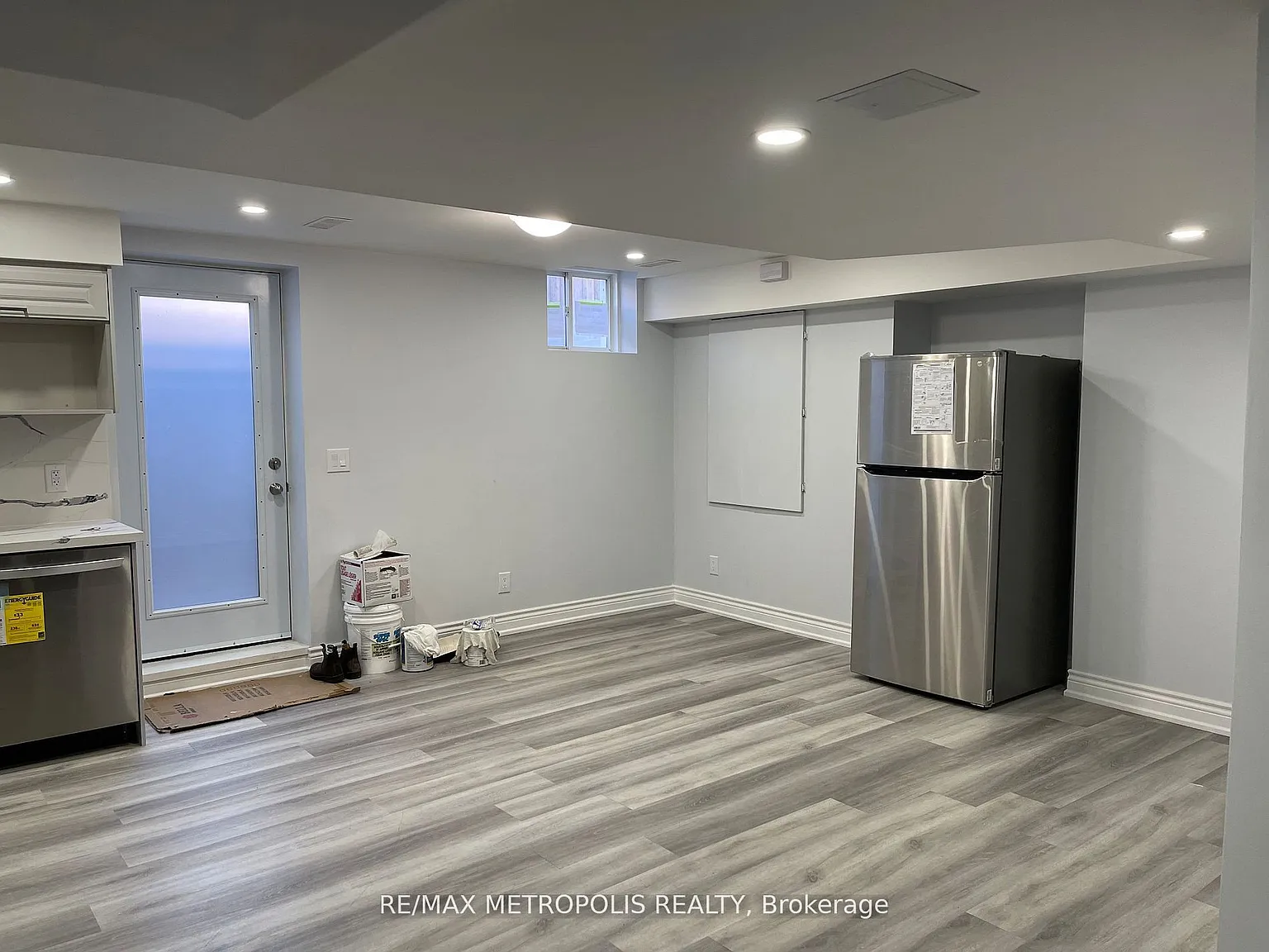 3 bed, $2,300 — Photo 2