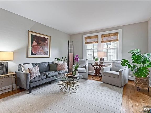 5th image of 22 Sterling Pl