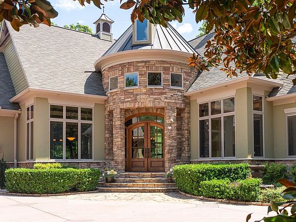2nd image of 505 Woodlake Way