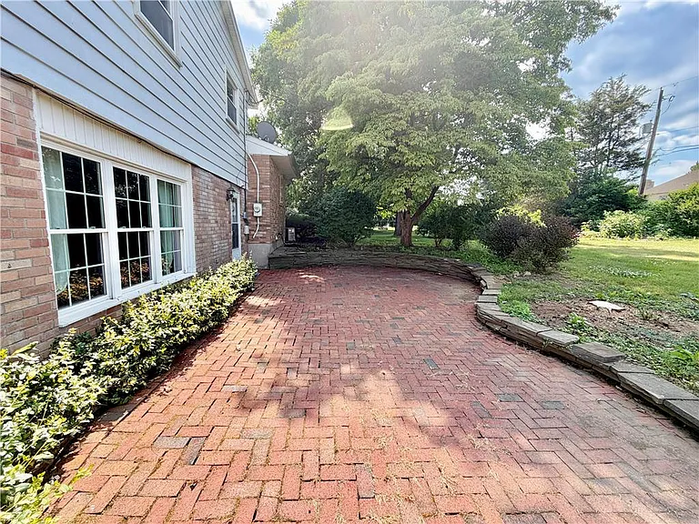 1160 Brentwood Ave — Photo 42