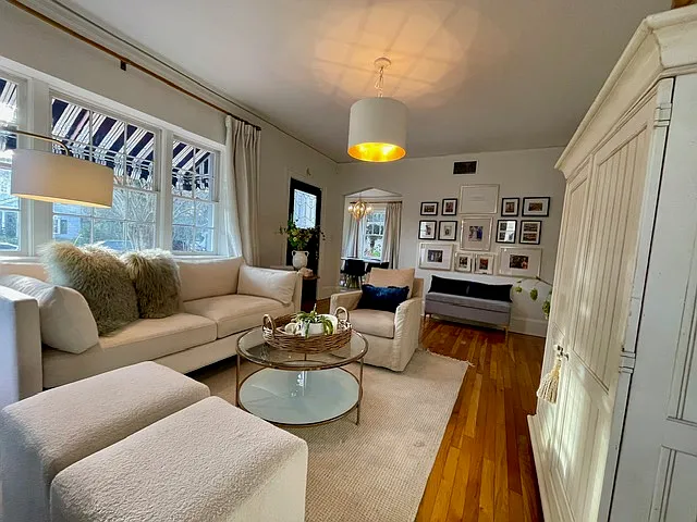 view from the livingroom to the dining room and entry. Yes it is this cute!