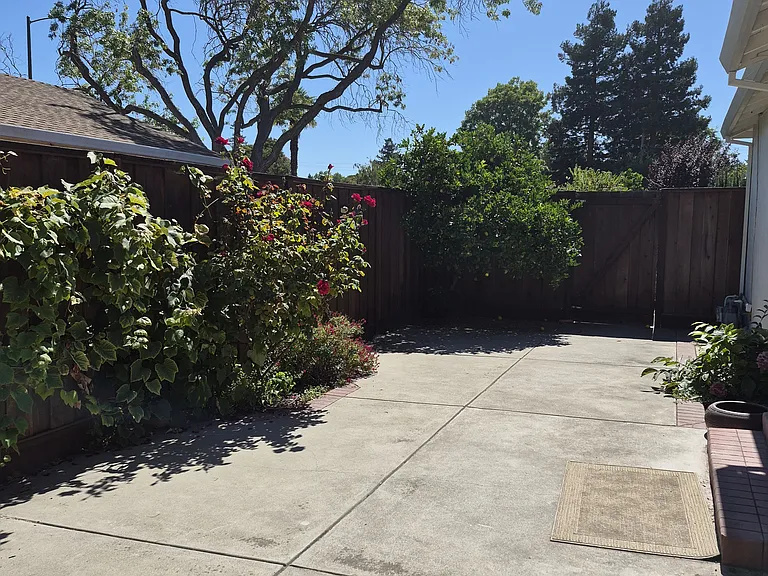 526 Piazza Dr #A — Photo 16