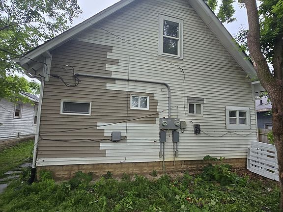 2nd image of 1525 Villa Ave