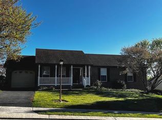 3 Regal Dr, Hanover, PA 17331