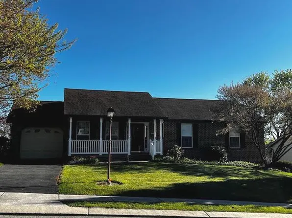 3 Regal Dr, Hanover, PA 17331