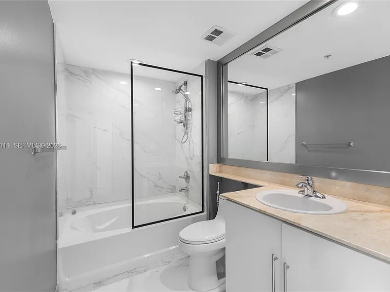325 Biscayne Blvd #4015 — Photo 17