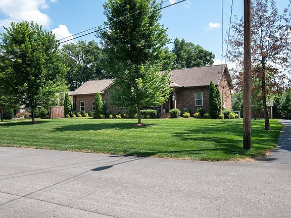 4th image of 1616 Shady Crest Dr