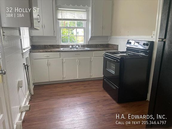 5th image of 32 Holly St