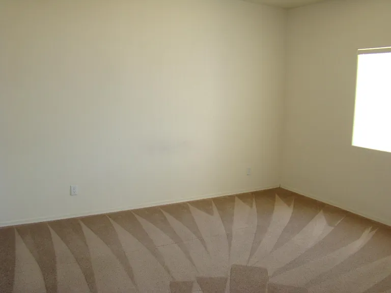 414 Robin Ct — Photo 5