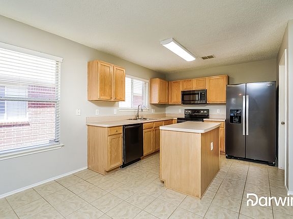 3rd image of 1578 Thornhill Ln