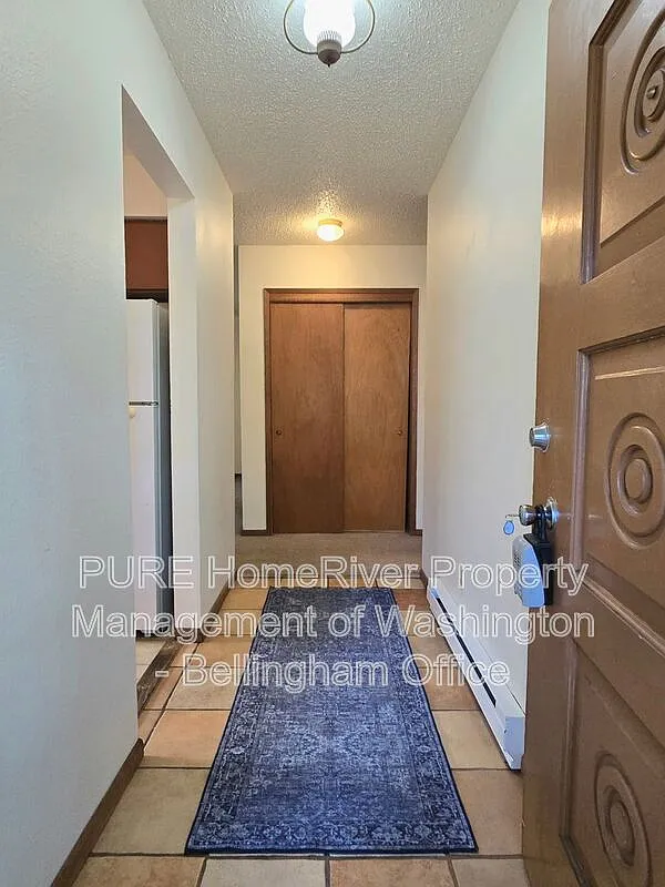 3 bed, 2.0 bath, 1400 sqft, $2,200 — Photo 4