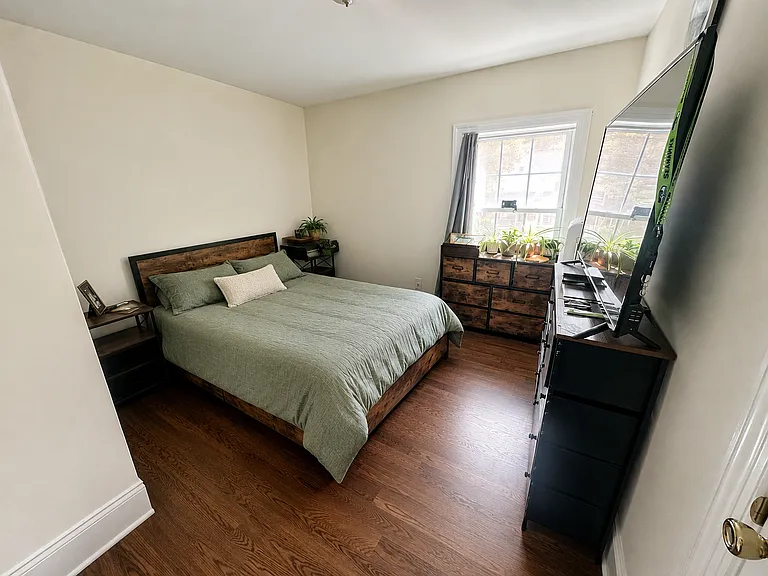 1143 E Main St #1 — Photo 4
