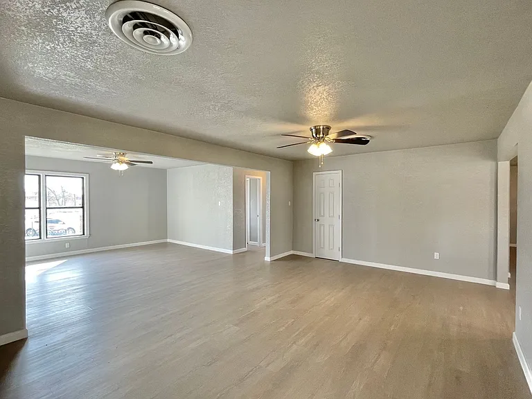 302 Washington St — Photo 12