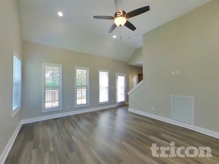 109 Jesse Dr — Photo 2