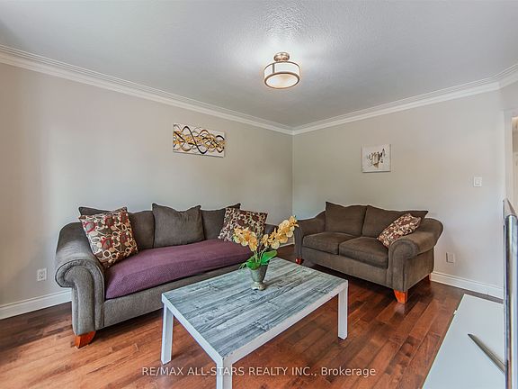 3rd image of 27 Martindale Rd