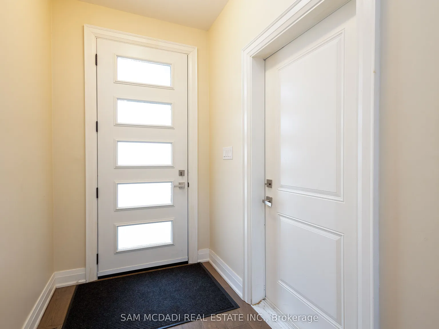 3 bed, $5,900 — Photo 3