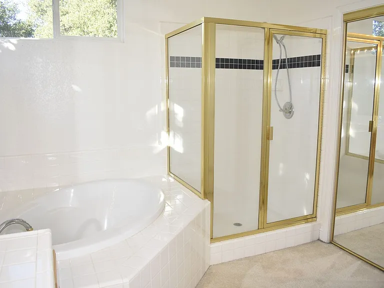 630 Rogers Cir — Photo 21