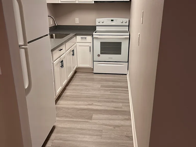 470 N Villa Ct — Photo 5