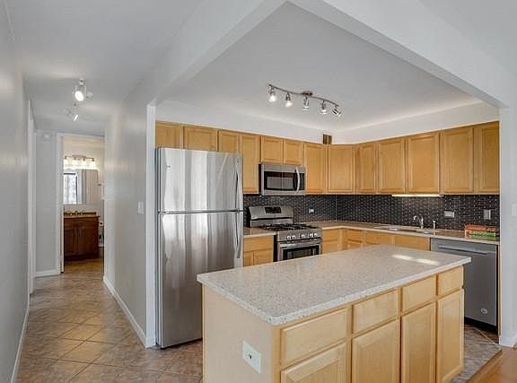 2nd image of 444 W Fullerton Pkwy APT 404