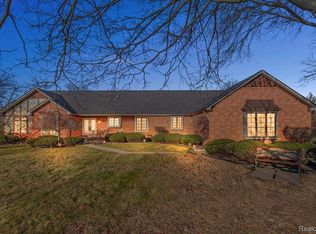 41326 Llewelyn Dr, Northville, MI 48167