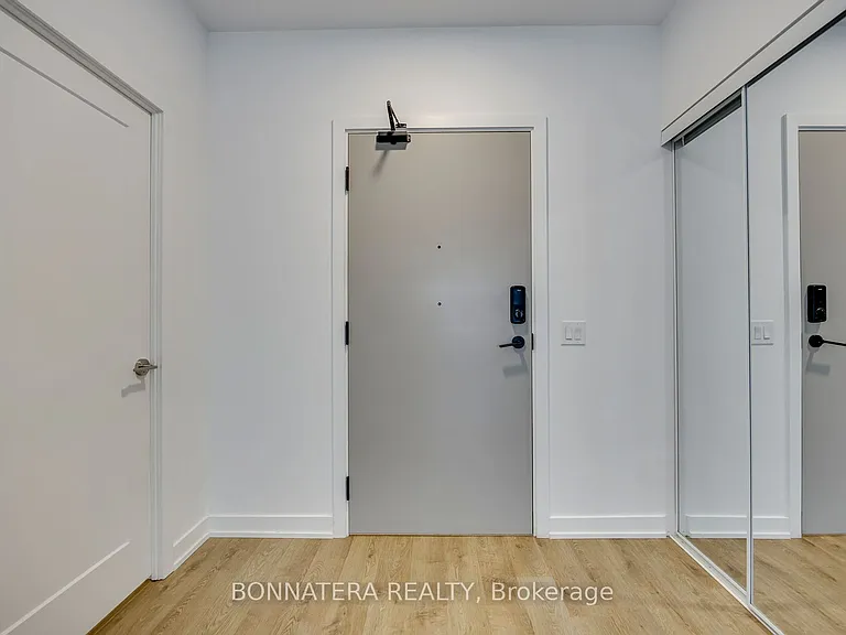 5105 Hurontario St #408 — Photo 8