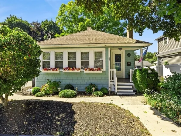 33 Menlo Ave, Brockton, MA 02301