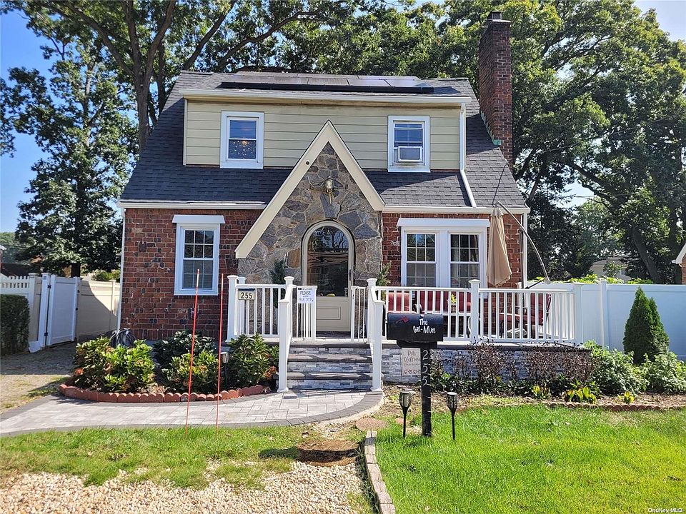 1st image of 255 Hempstead Gardens Drive