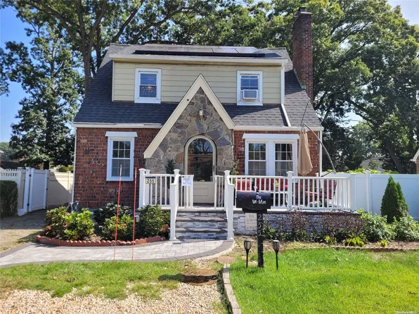 255 Hempstead Gardens Drive, West Hempstead, NY 11552