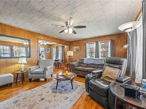 3rd image of 628 Maple St