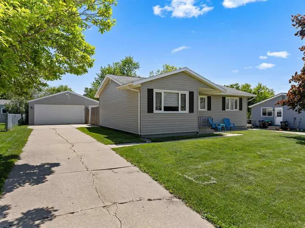 2985 4th St, Marion, IA 52302