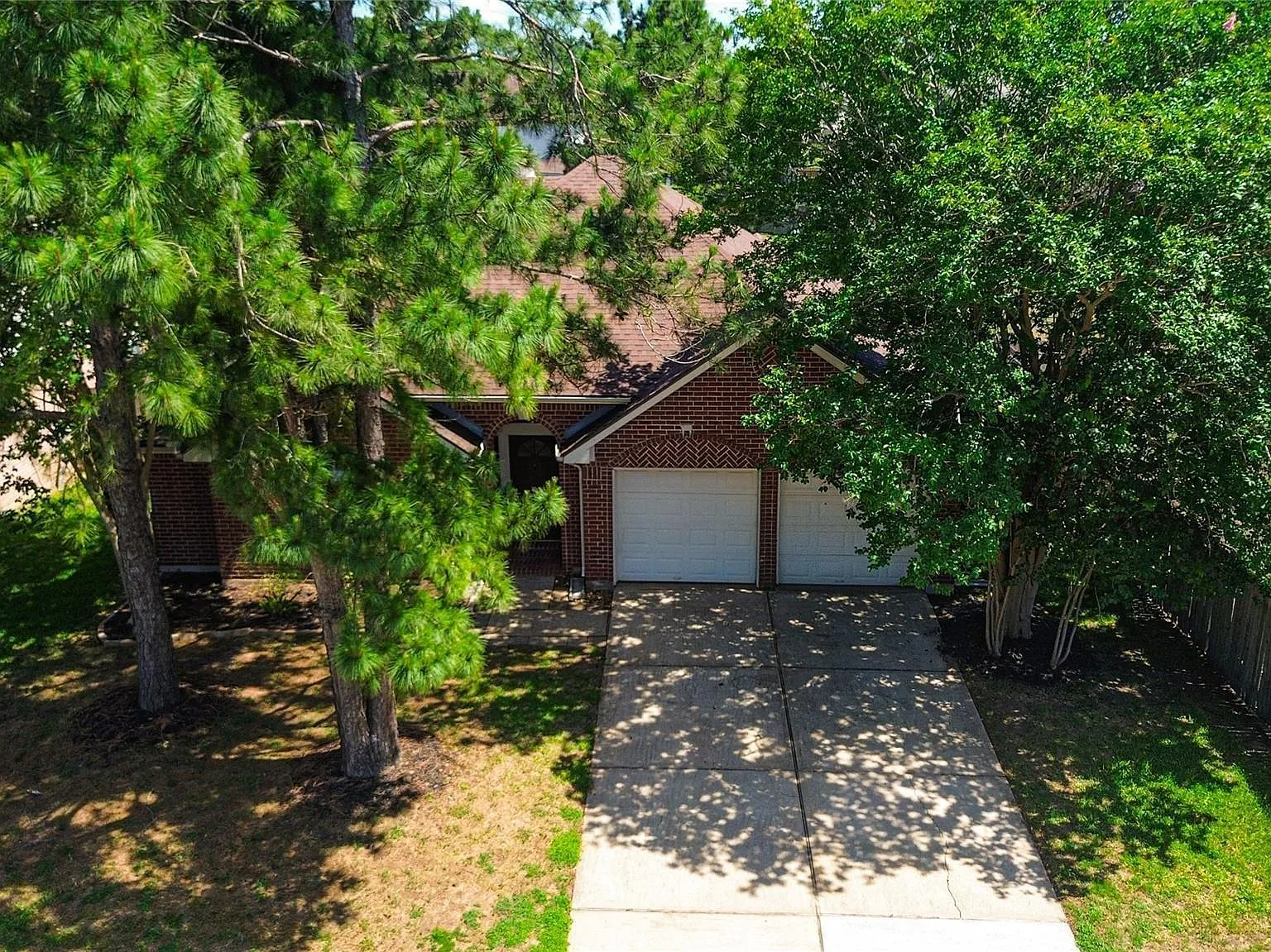 3 bed, 2.0 bath, 2071 sqft, $2,200 — Photo 2