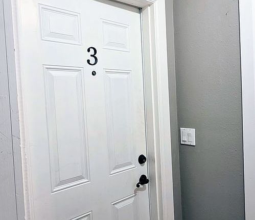3rd image of 455 Eleanor Ave #3
