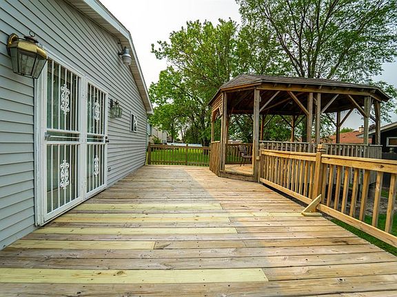 3rd image of 2107 Joy Ln