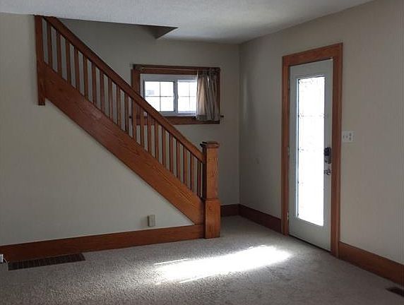 5th image of 324 Eleanor Ave