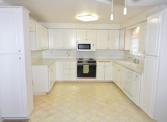 3rd image of 12806 NE 33rd St