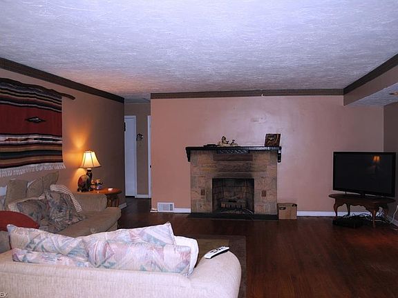 3rd image of 1811 Orchard Dr