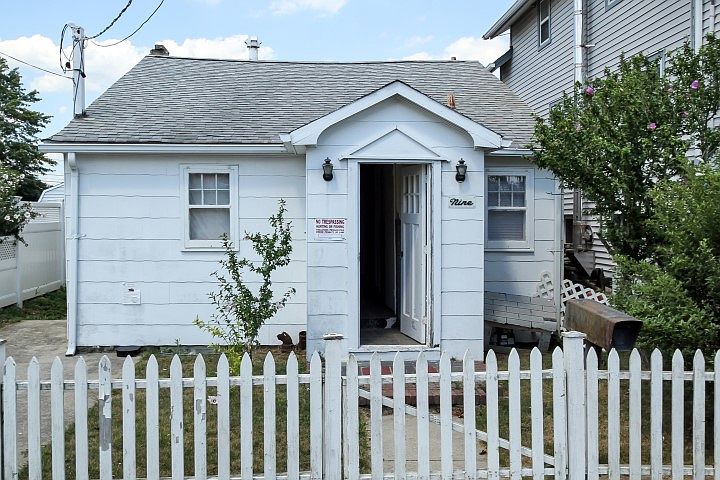 1st image of 9 Marjorie Ln