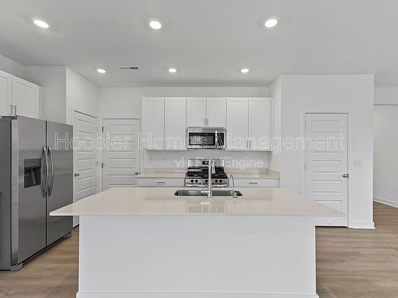5th image of 15274 Farrington Rd