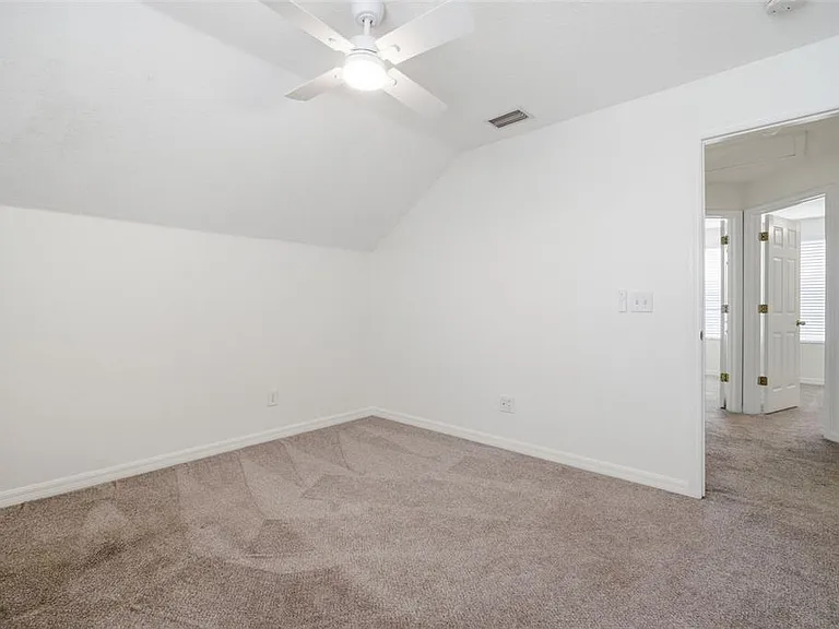 10604 Lakeside Vista Dr — Photo 32
