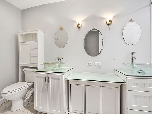 4th image of 2424 N Marshfield Ave #1
