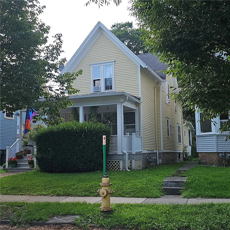 2 bed, 1.0 bath, 1966 sqft, $1,450 — Photo 1