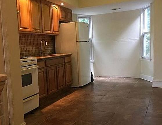 5th image of 729 N Holly St #2
