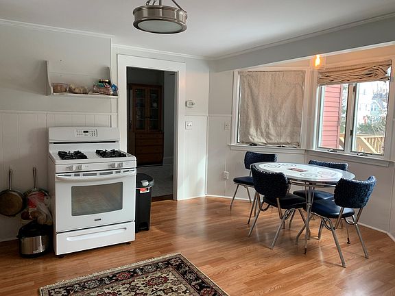 Eat-in kitchen