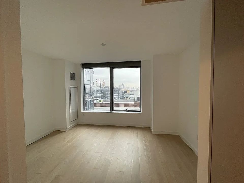 1st image of 3 Court Sq APT 5807