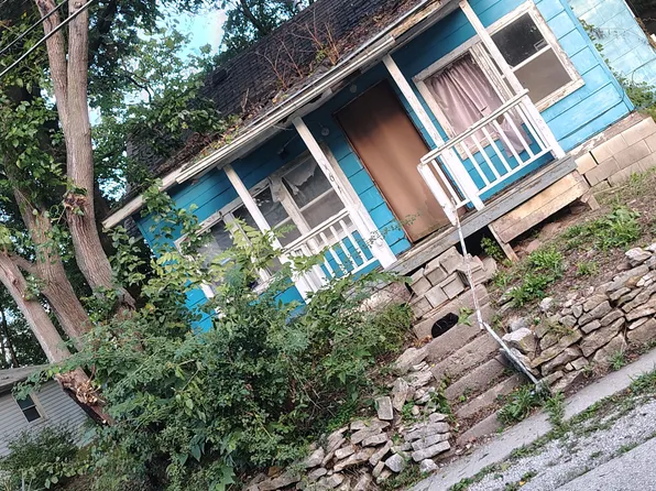 1610 Cedar St, Trenton, MO 64683