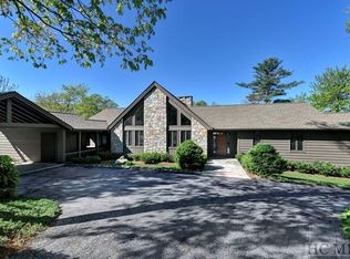 495 Whiteside Mountain Rd, Highlands, NC 28741