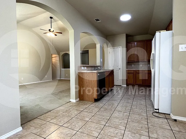 233 Niagara Falls Dr — Photo 5
